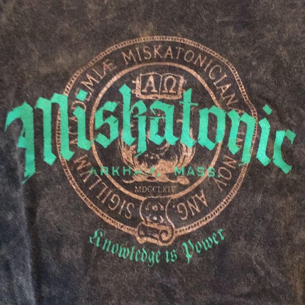 Vintage Gently worn Miskatonic University T.  Men’s XL.  23”W, 30”L